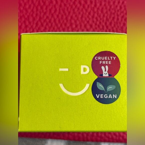 Glow-Key Brightening Vitamin C Eye Cream - Green - Picture 3 of 7